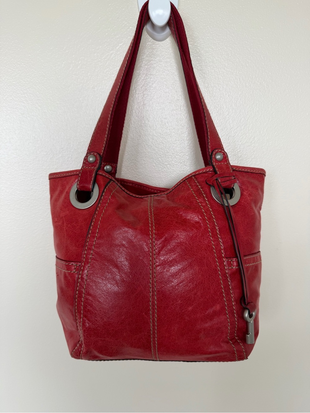 FOSSIL Red Leather Vintage Hobo Shoulder Tote Bag w Silver Key Accent